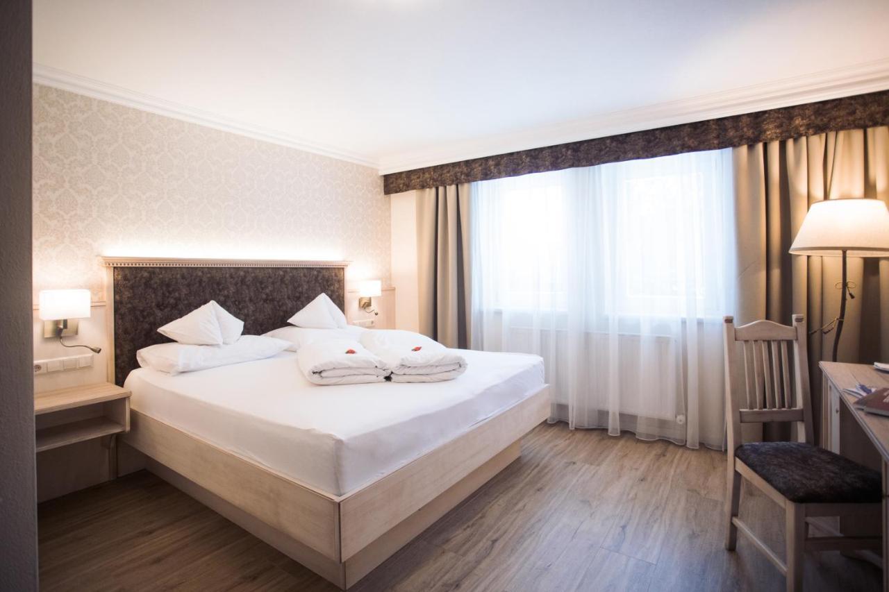 Schlosshotel Seewirt Туррахер-Гее Екстер'єр фото