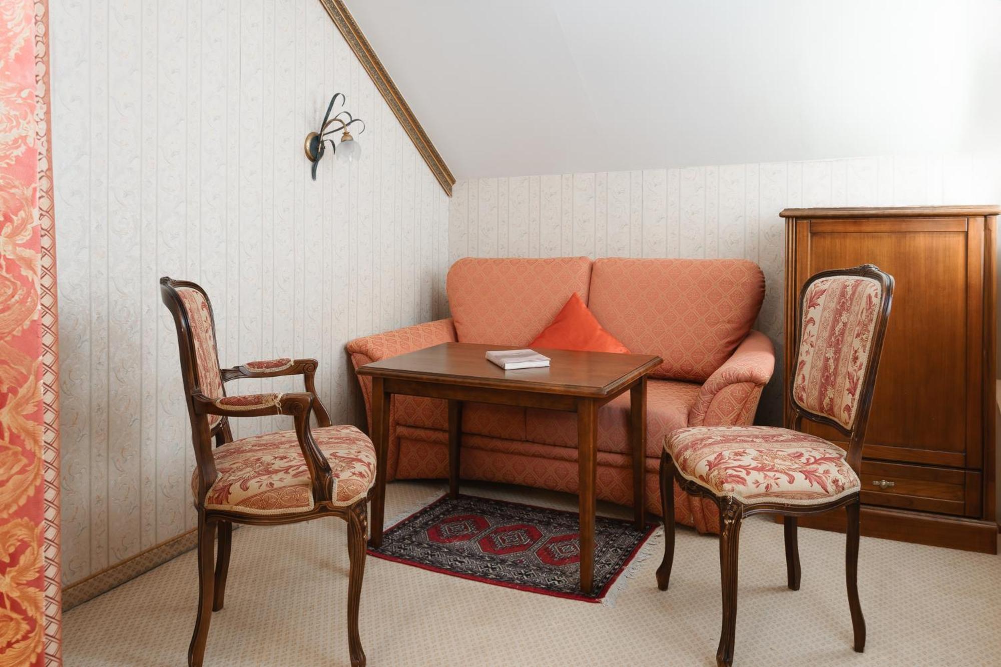 Schlosshotel Seewirt Туррахер-Гее Екстер'єр фото